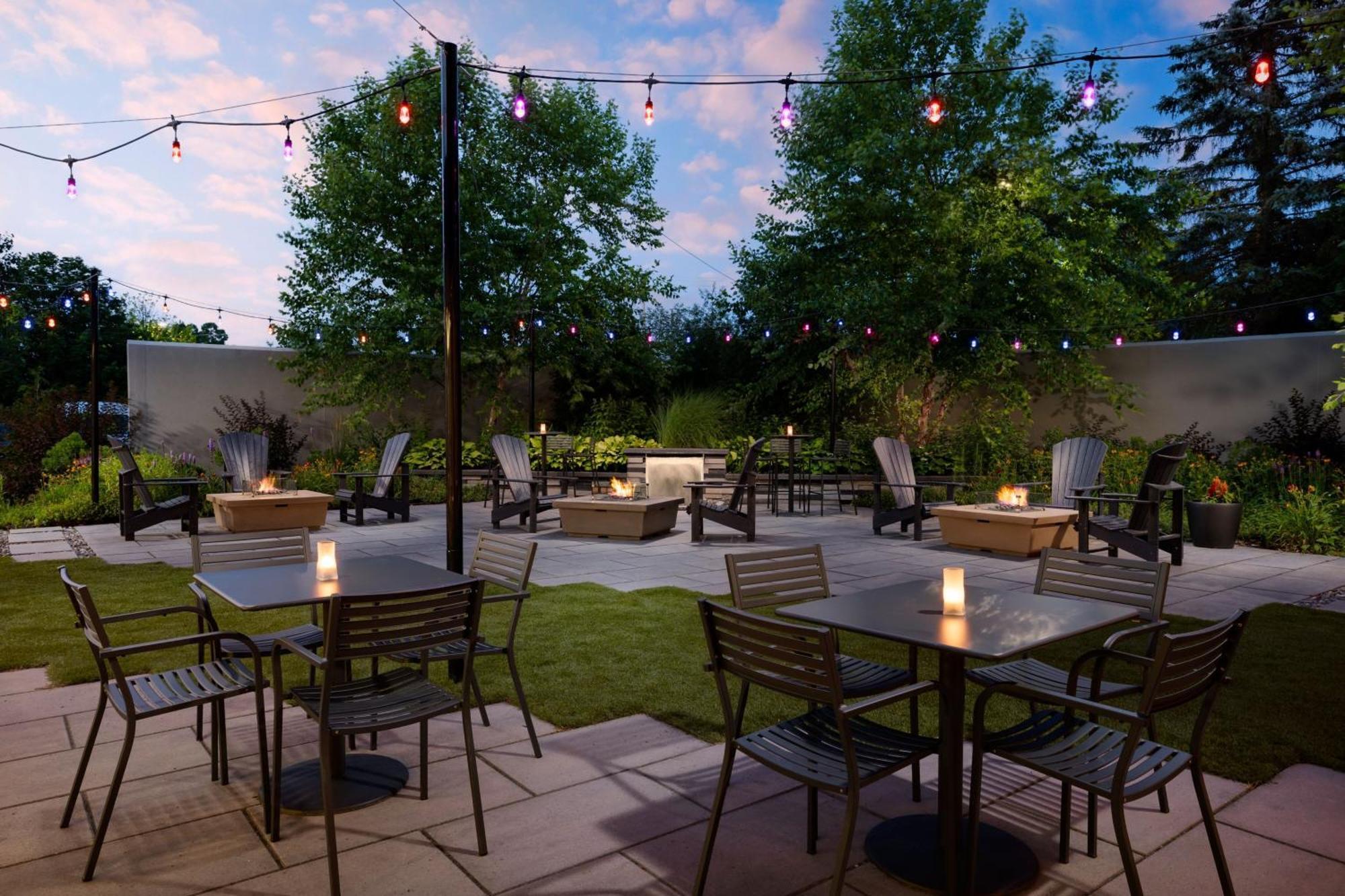 Courtyard By Marriott Concord Hotel Екстериор снимка