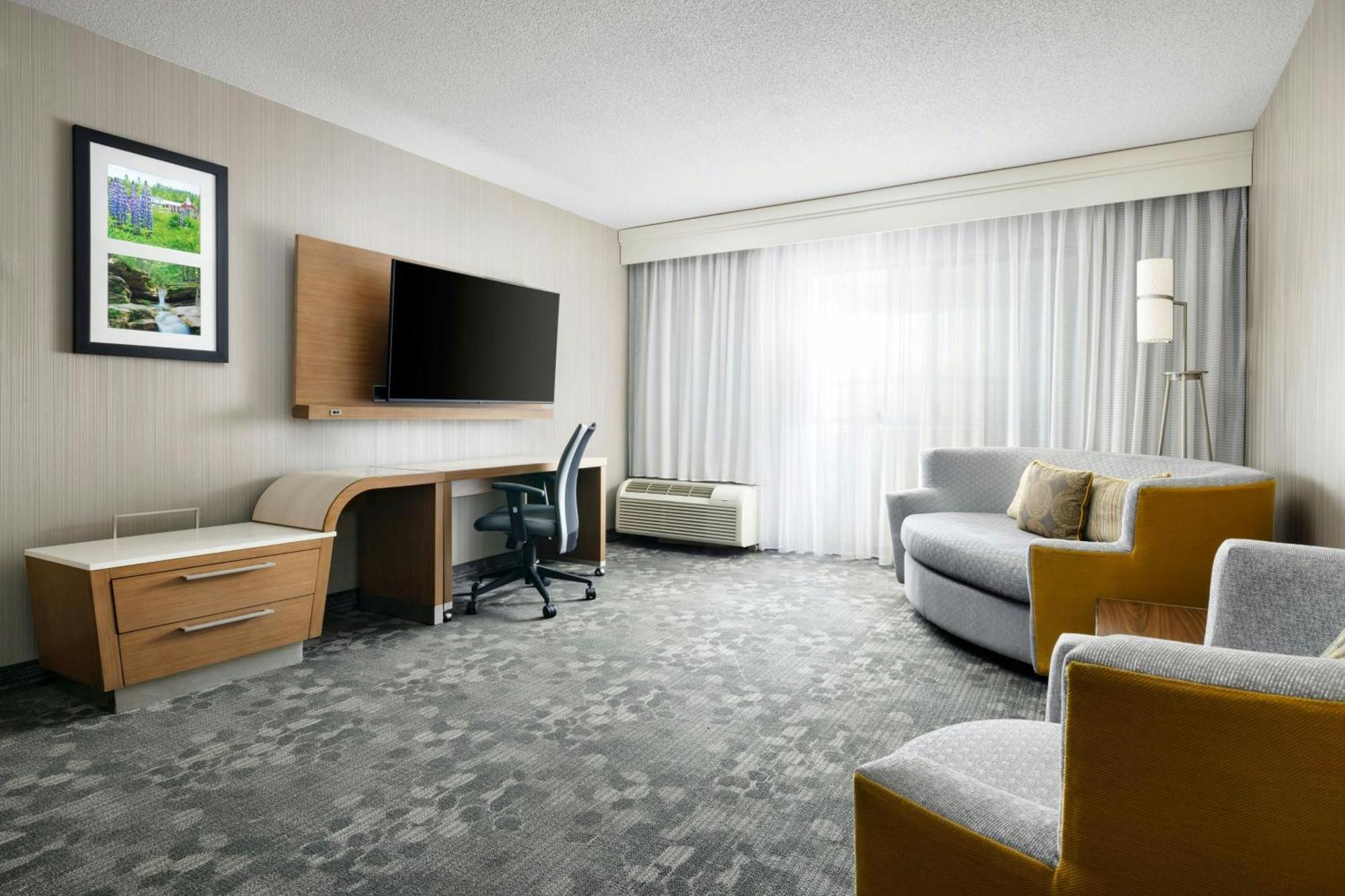 Courtyard By Marriott Concord Hotel Екстериор снимка
