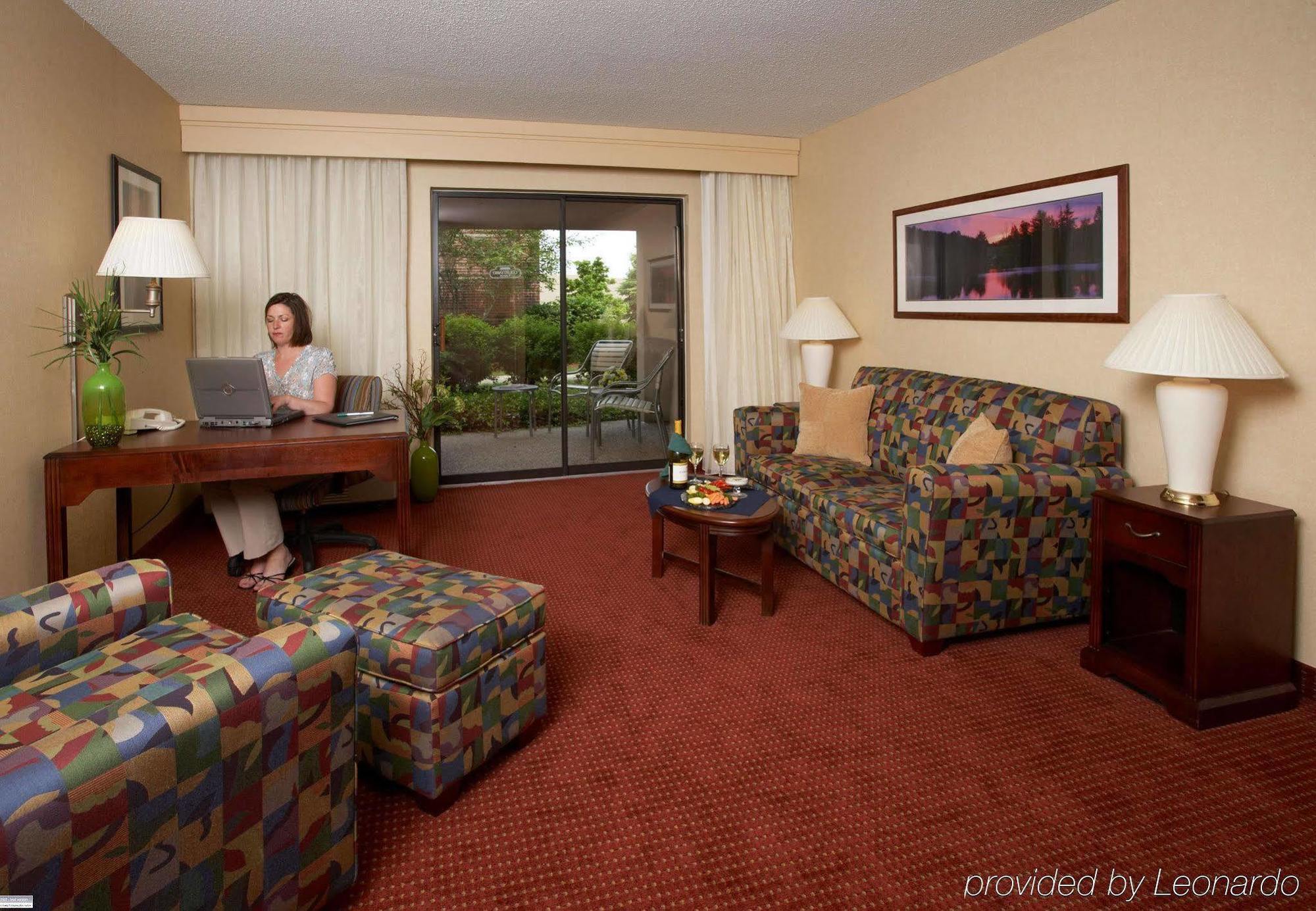 Courtyard By Marriott Concord Hotel Стая снимка